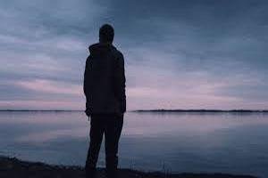 musafir ke raste badalte rahe muqaddar me chalna tha chalte rahe