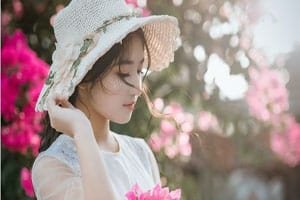 wo chandni ka badan khushboo ka saya hai