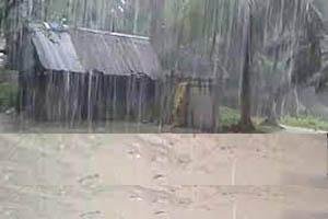 budha tappar tuta chhappar aur uspar barsate sach